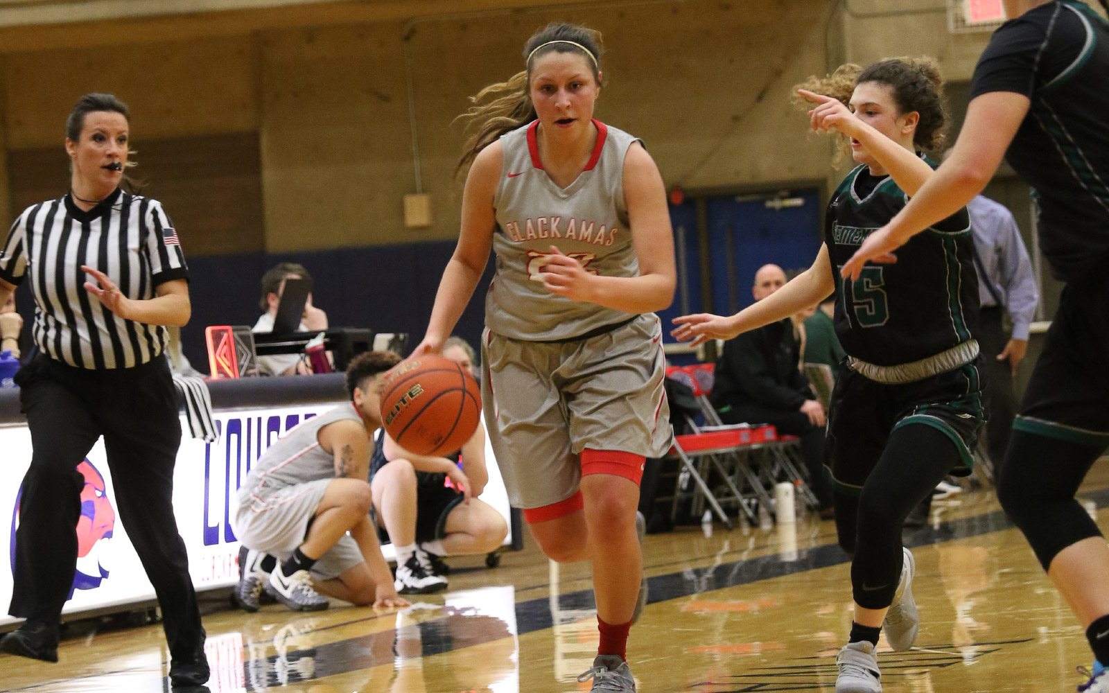 BasketballW_slideshow1600x1000_05 BasketballW_slideshow1600x1000_05