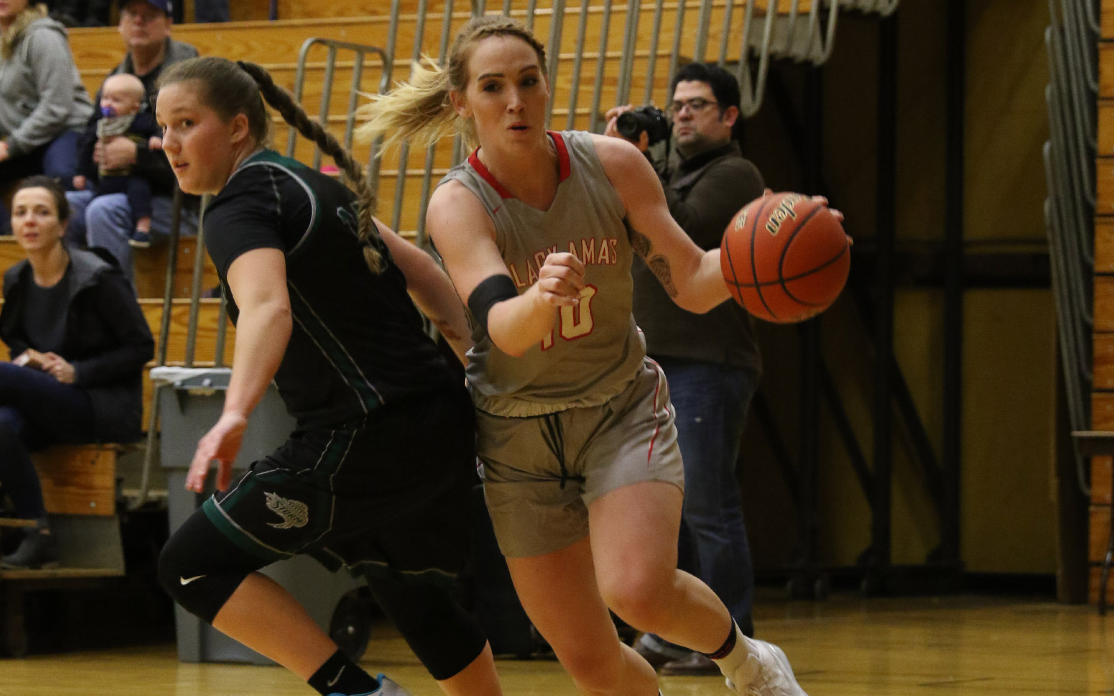 BasketballW_slideshow1600x1000_07 BasketballW_slideshow1600x1000_07