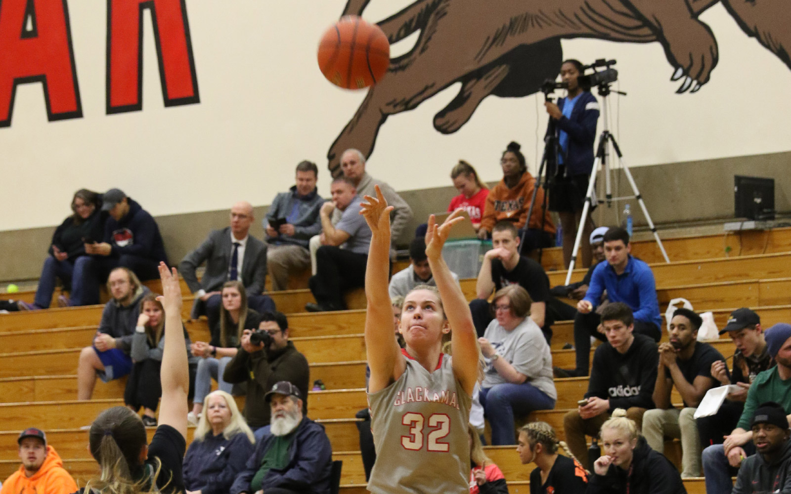 BasketballW_slideshow1600x1000_10 BasketballW_slideshow1600x1000_10