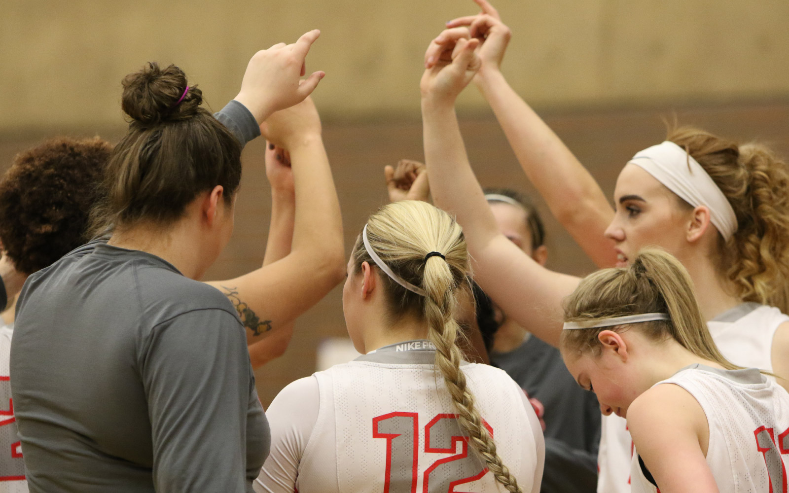 BasketballW_slideshow1600x1000_16 BasketballW_slideshow1600x1000_16