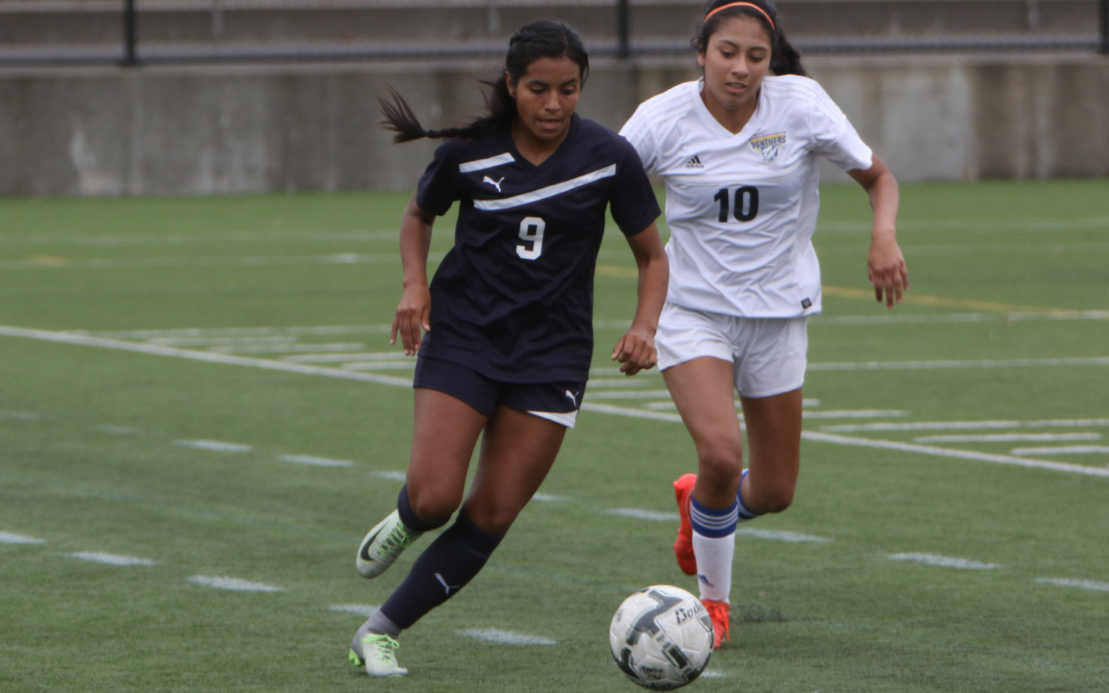 SoccerW_slideshow1600x1000_03 SoccerW_slideshow1600x1000_03