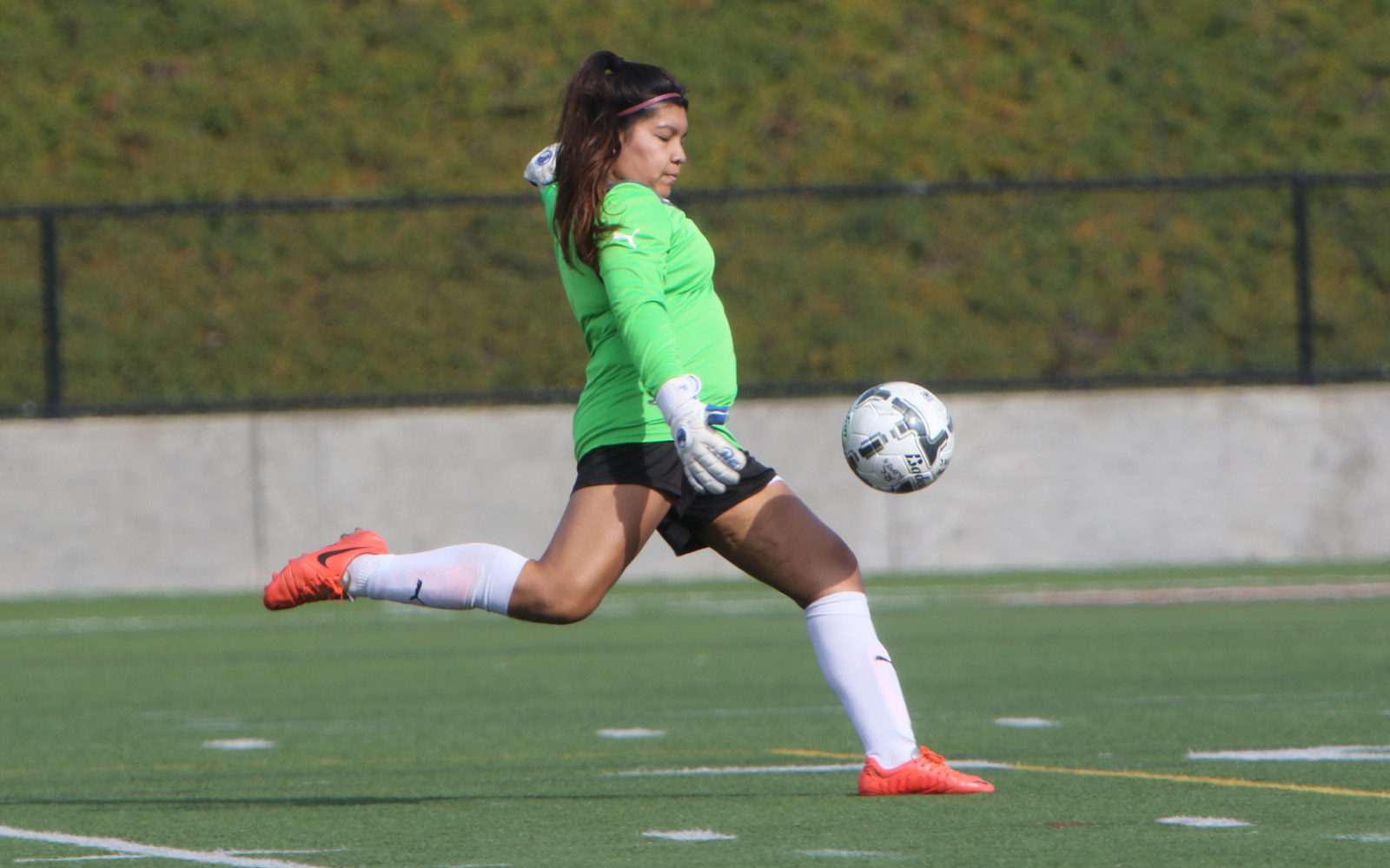 SoccerW_slideshow1600x1000_07 SoccerW_slideshow1600x1000_07