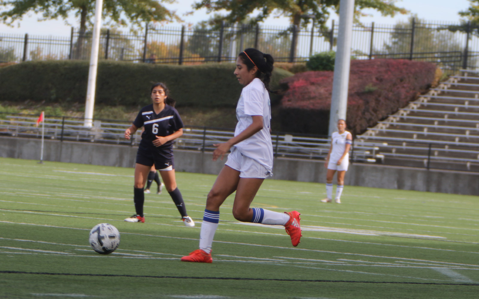 SoccerW_slideshow1600x1000_08 SoccerW_slideshow1600x1000_08