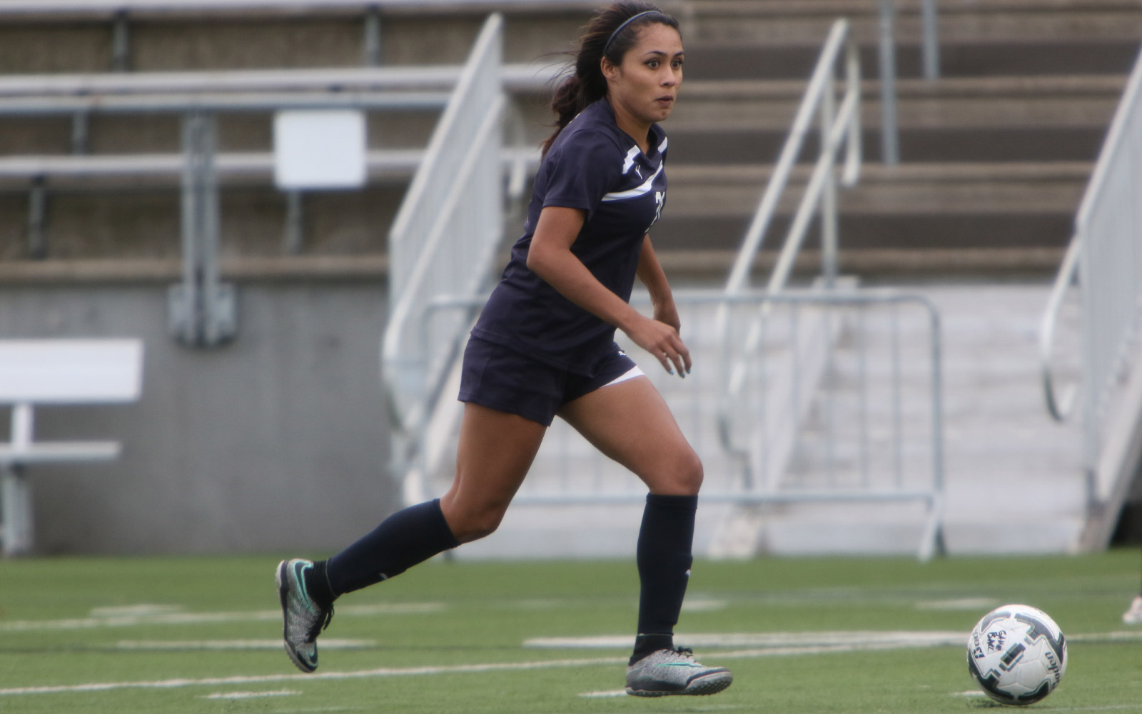 SoccerW_slideshow1600x1000_10 SoccerW_slideshow1600x1000_10