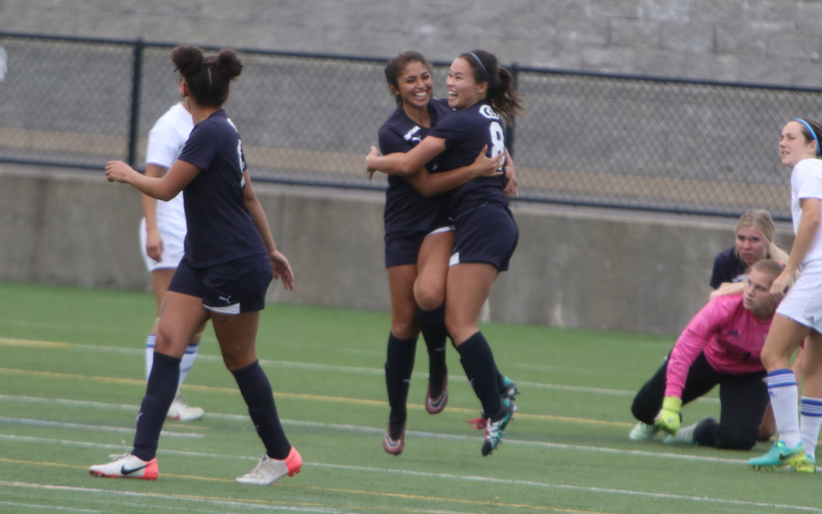 SoccerW_slideshow1600x1000_11 SoccerW_slideshow1600x1000_11