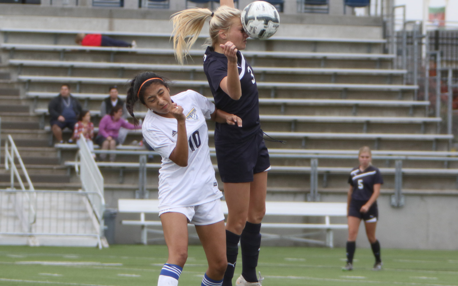 SoccerW_slideshow1600x1000_13 SoccerW_slideshow1600x1000_13