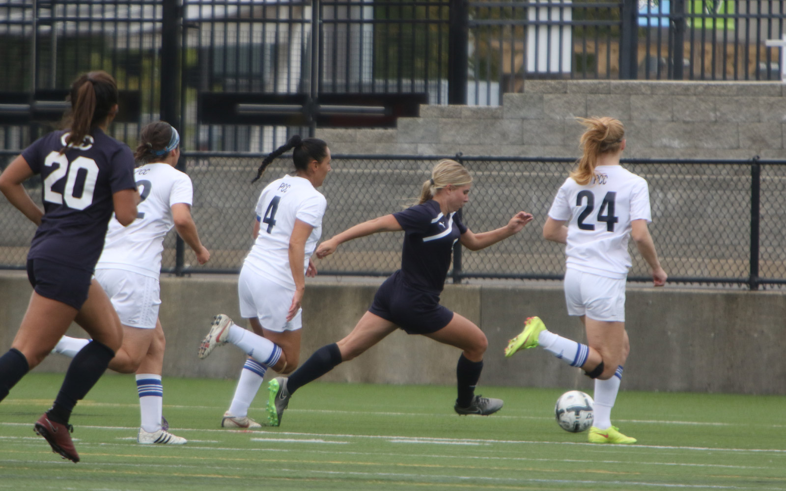 SoccerW_slideshow1600x1000_16 SoccerW_slideshow1600x1000_16